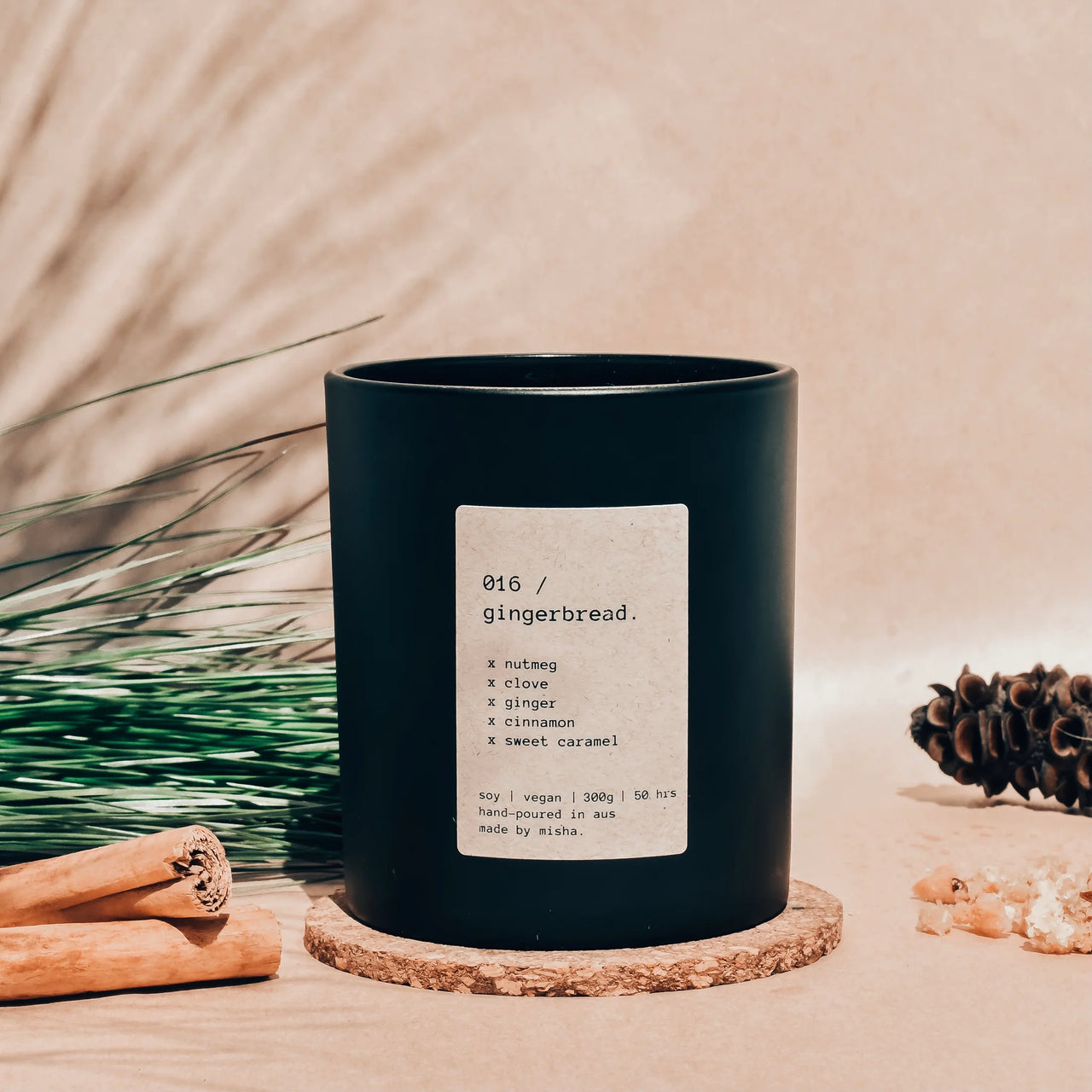 Made by Misha. Candles | 016 Gingerbread ; Nutmeg / Clove / Ginger / Cinnamon / Sweet Caramel